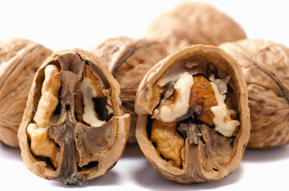 گردو کاغذی در بازار بزرگ مشهد