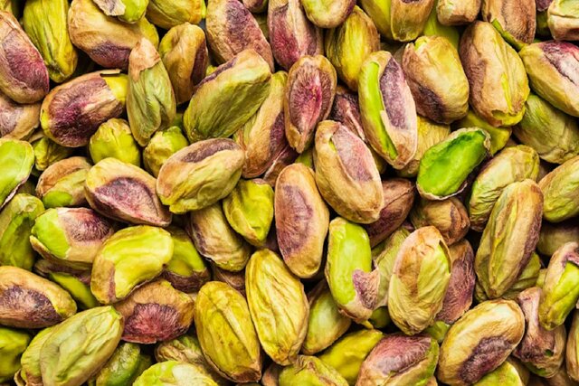 مغز پسته خام چیست